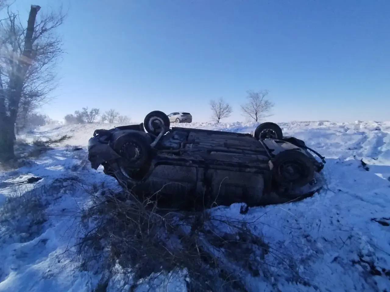 В Буденновском округе в результате съезда с дороги пострадал один человек