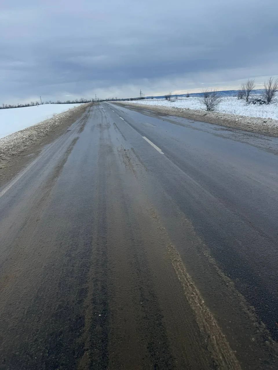 20 тыс. тонн песко-соляной смеси с начала года ушло на очистку и обработку региональных дорог 20 тыс. тонн песко-соляной смеси с начала года ушло на очистку и обработку региональных дорог