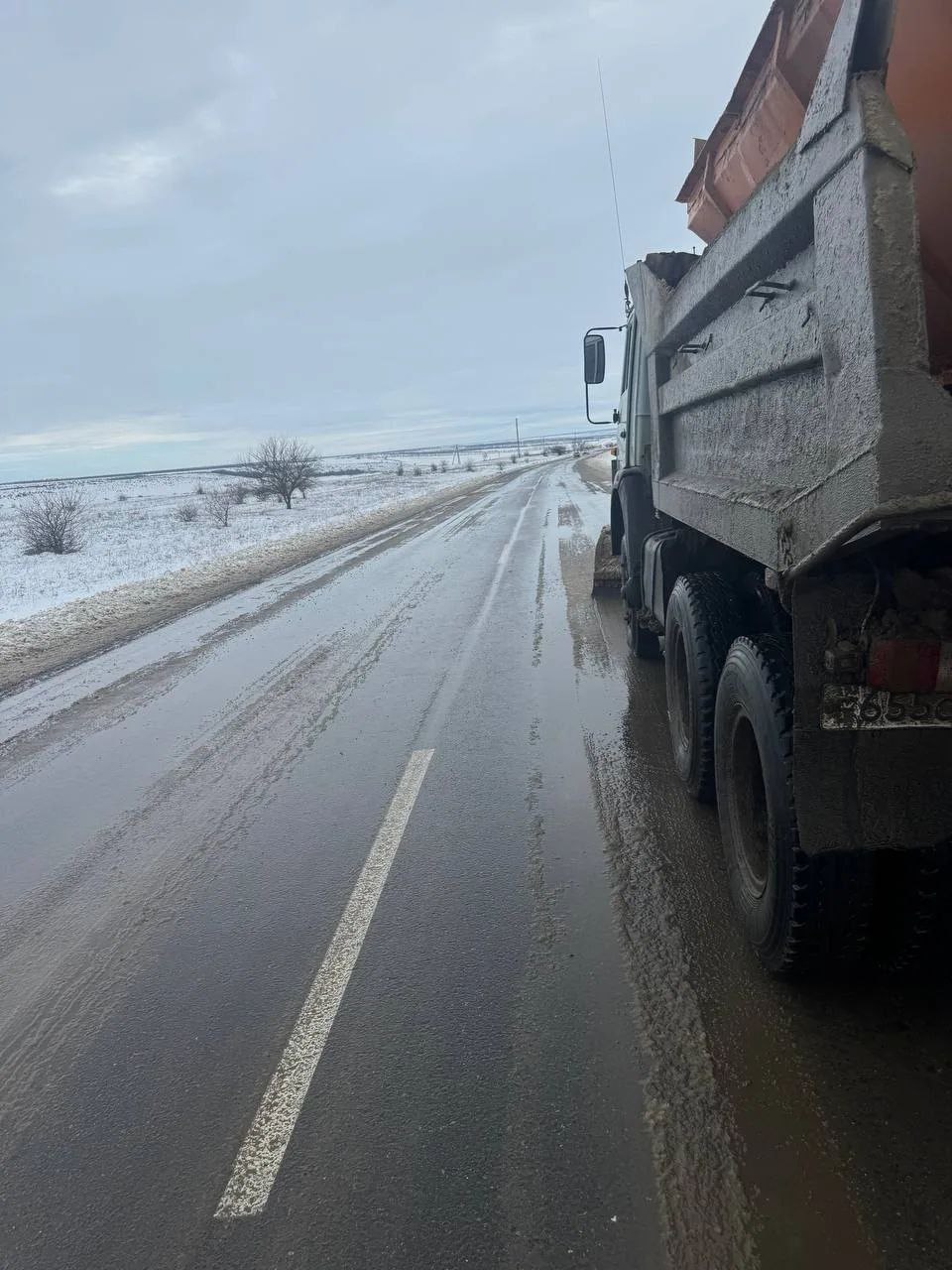 20 тыс. тонн песко-соляной смеси с начала года ушло на очистку и обработку региональных дорог 20 тыс. тонн песко-соляной смеси с начала года ушло на очистку и обработку региональных дорог