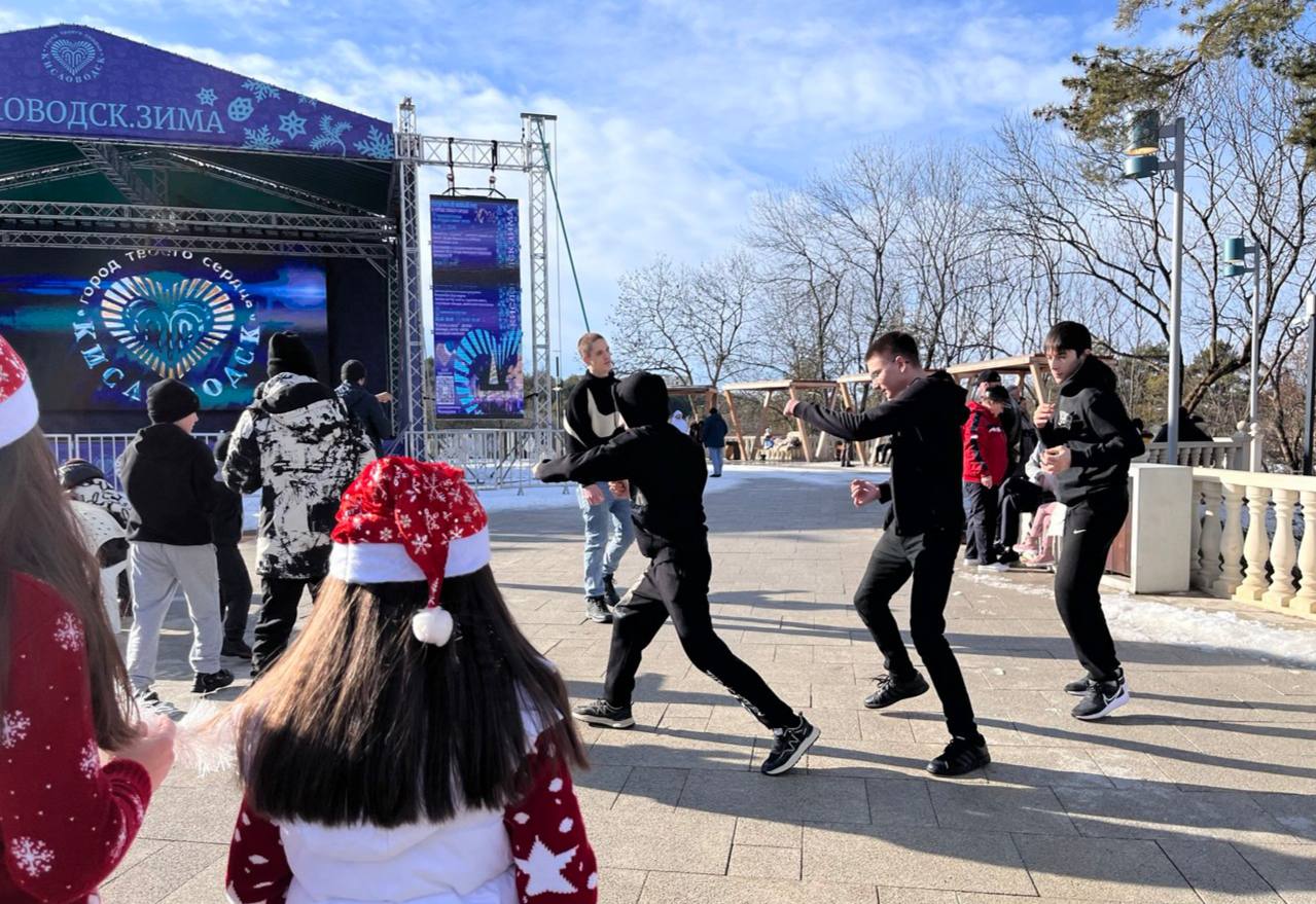 Сегодня стартует новогодний марафон в Комсомольском парке! Сегодня стартует новогодний марафон в Комсомольском парке!