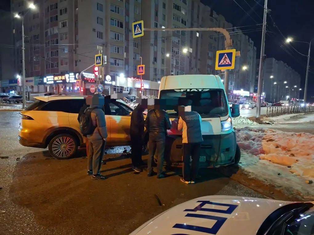 В Ставрополе в результате столкновения двух автомобилей пострадавших нет В Ставрополе в результате столкновения двух автомобилей пострадавших нет