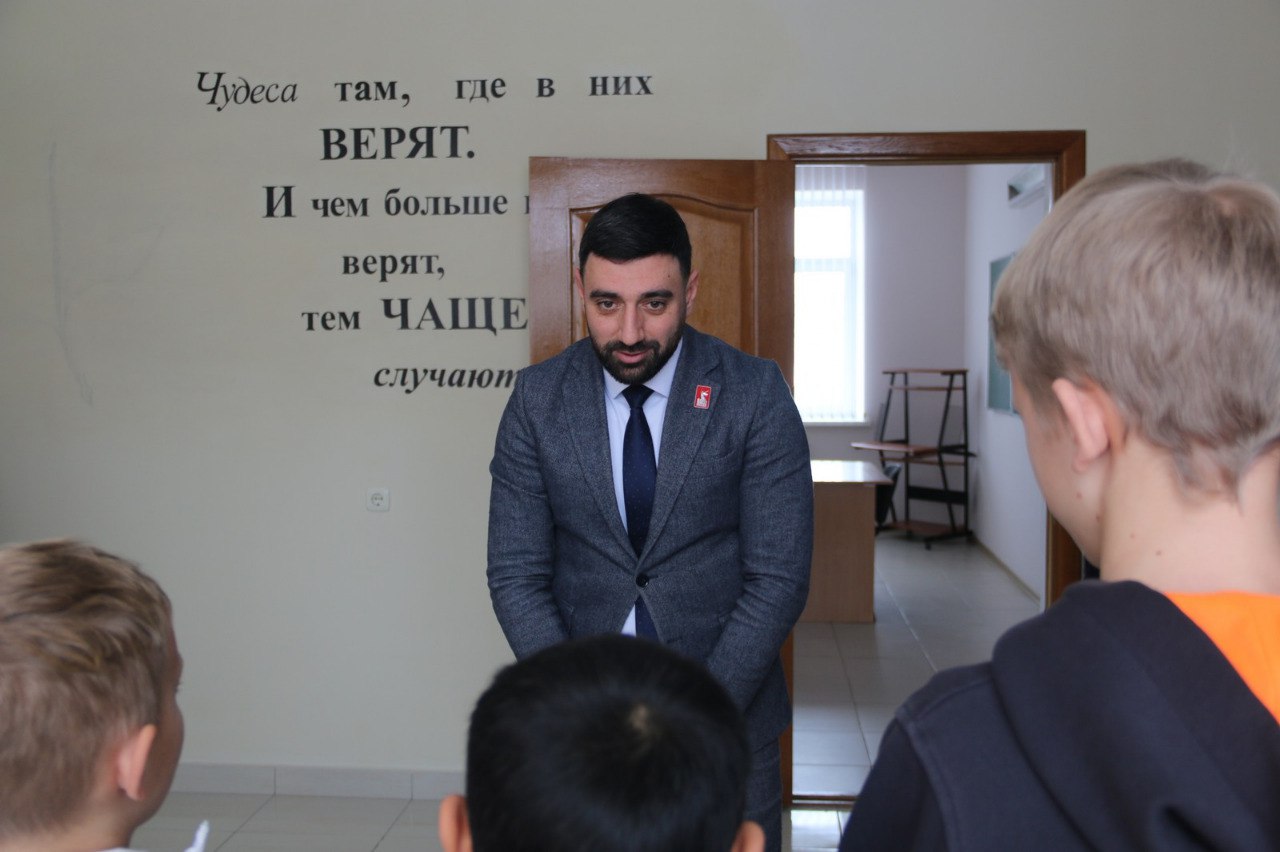 Председатель Общественного совета при краевом Главке посетил Центр временного содержания несовершеннолетних правонарушителей и поздравил ребят с Новым годом