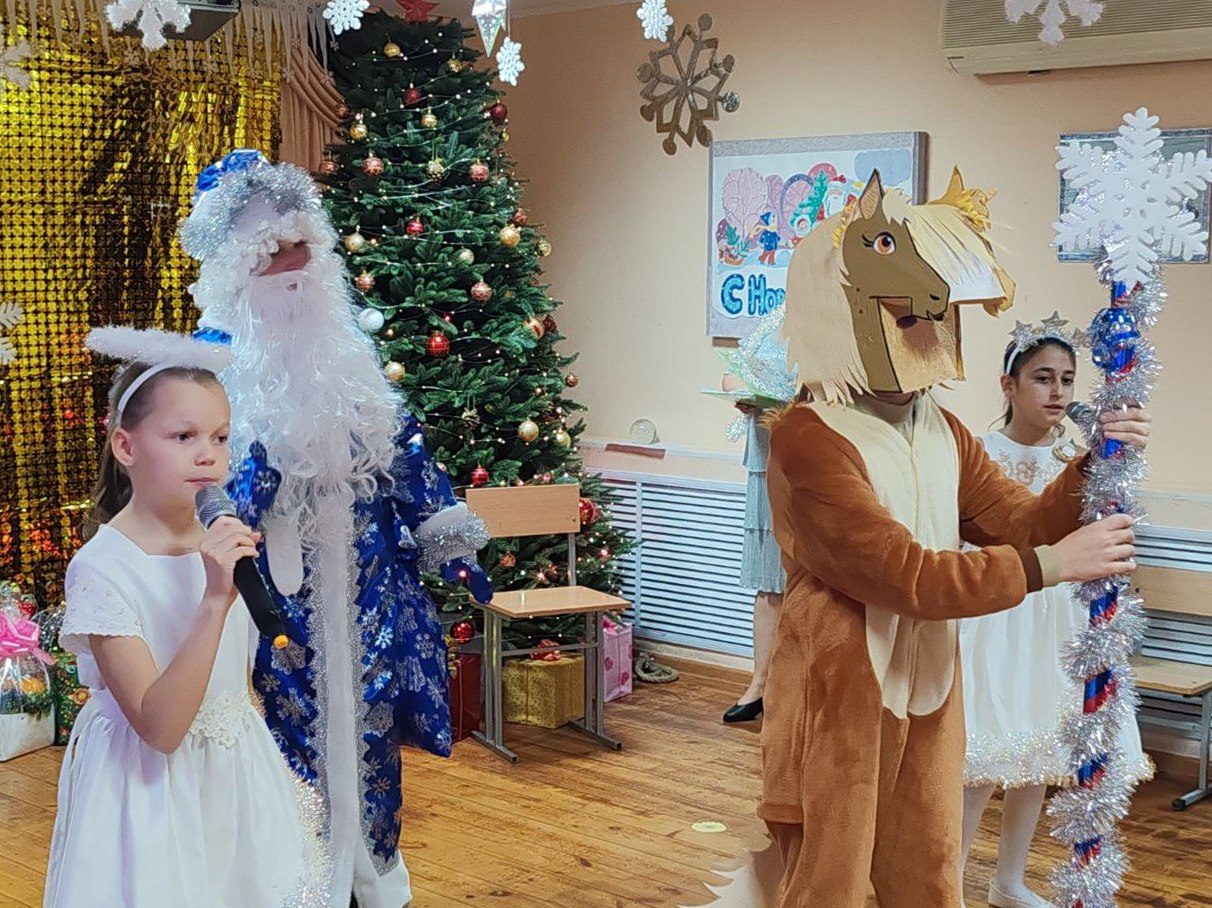 В Кировском округе в рамках акции «Полицейский Дед Мороз» стражи порядка поздравили воспитанников реабилитационного центра В Кировском округе в рамках акции «Полицейский Дед Мороз» стражи порядка поздравили воспитанников реабилитационного центра