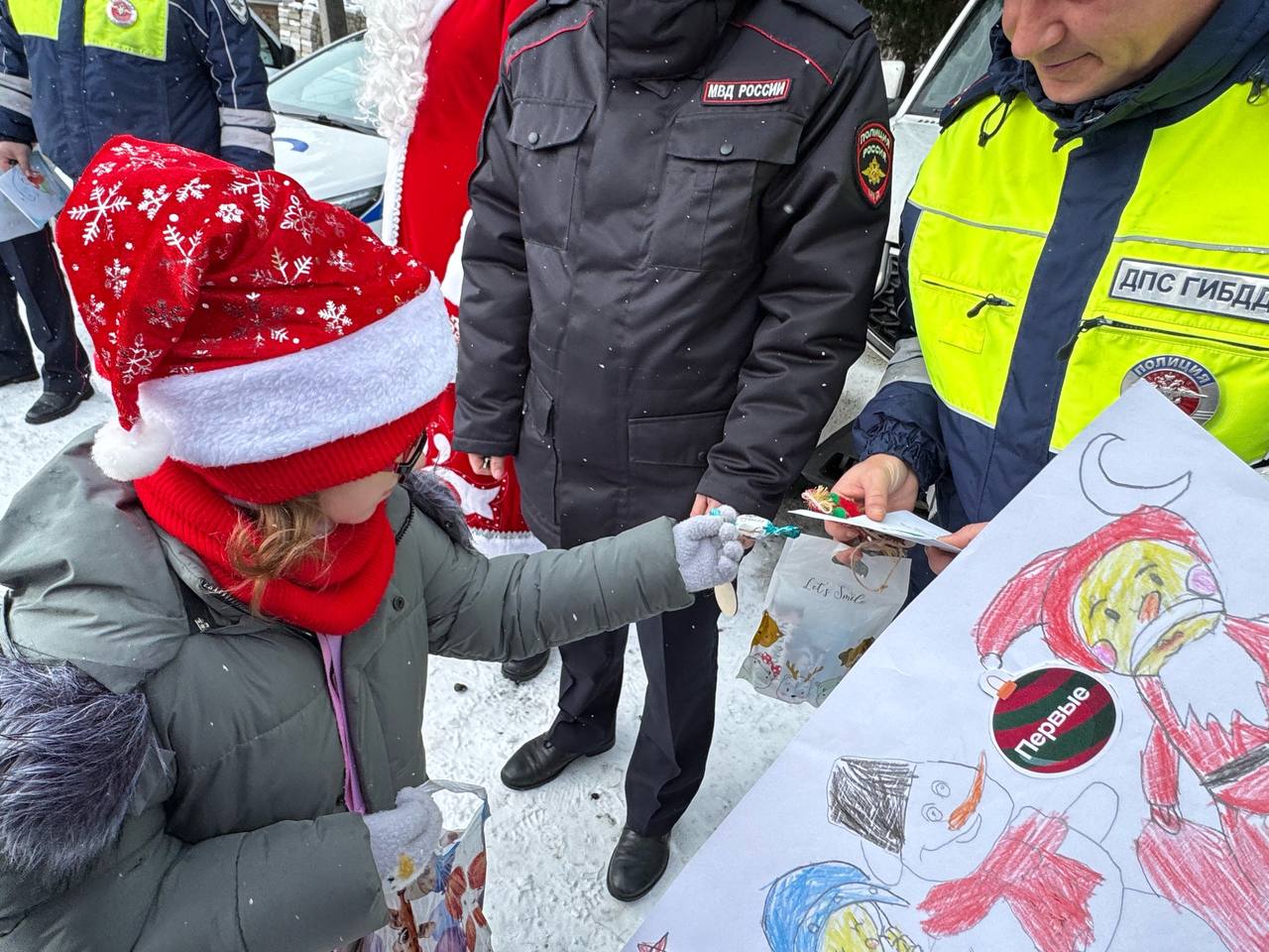 В Изобильненском округе сотрудники Госавтоинспекции провели новогоднюю акцию «Полицейский Дед Мороз» В Изобильненском округе сотрудники Госавтоинспекции провели новогоднюю акцию «Полицейский Дед Мороз»