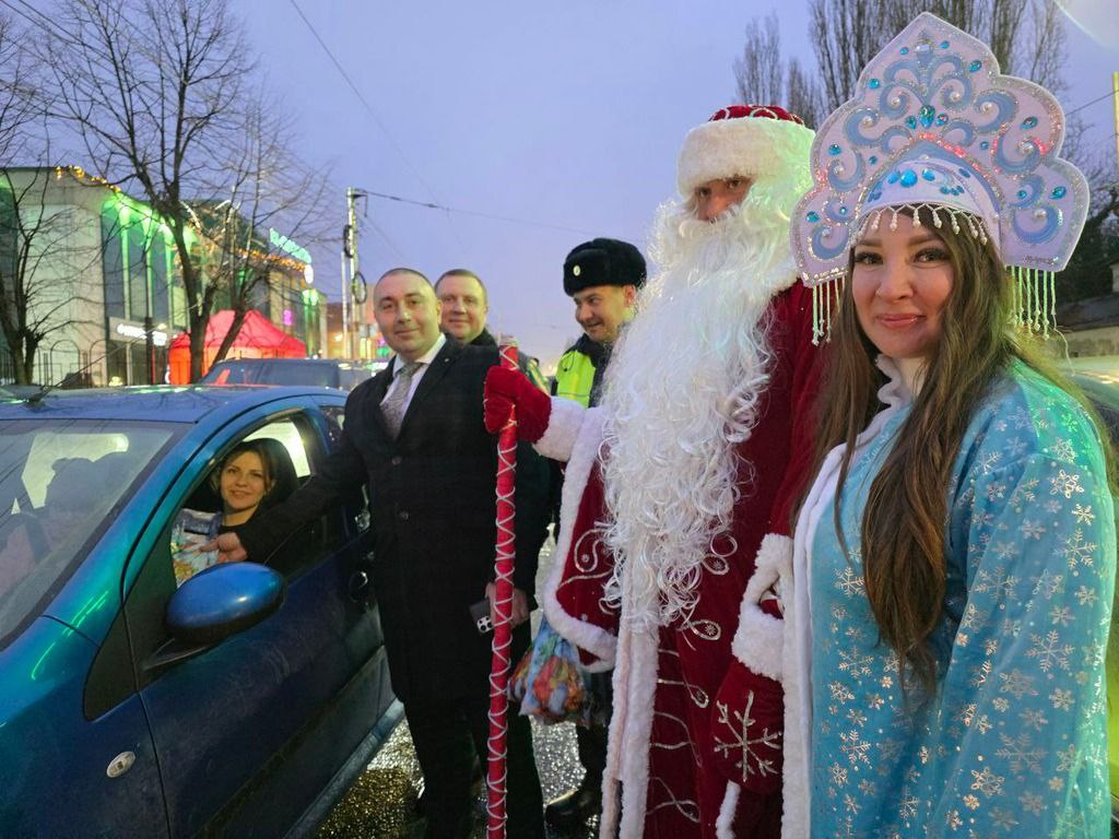 Автоинспекторы, депутаты и общественники Пятигорска провели акцию «В новый год без ДТП!»