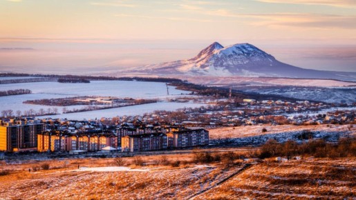 Верблюд, окутанный снегом на КМВ
