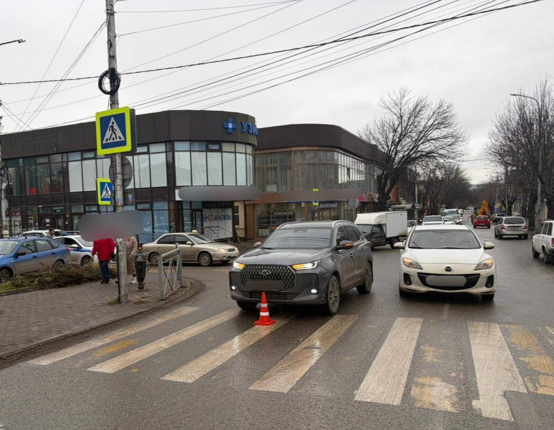 В Ессентуках на пешеходном переходе сбили ребенка