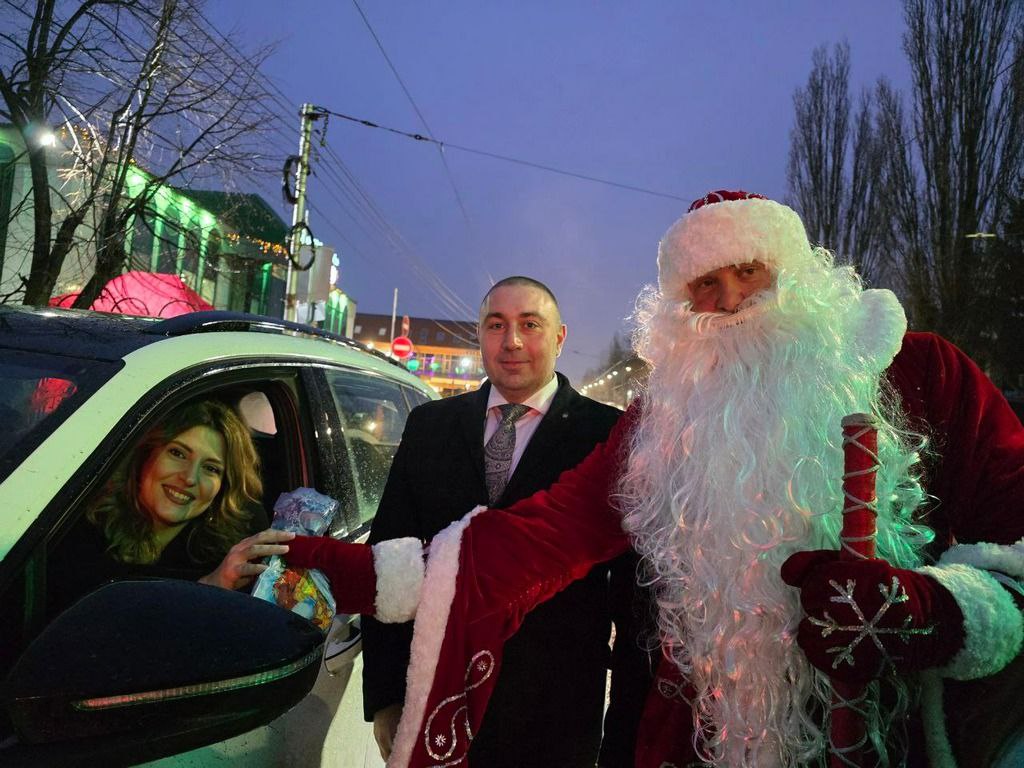 Автоинспекторы, депутаты и общественники Пятигорска провели акцию «В новый год без ДТП!» Автоинспекторы, депутаты и общественники Пятигорска провели акцию «В новый год без ДТП!»