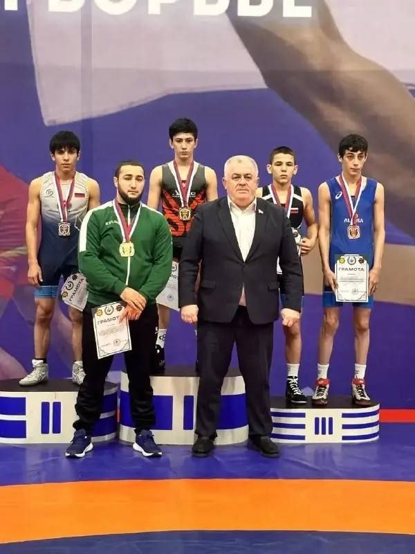 Три медали завоевали ставропольские спортсмены на первенстве СКФО по греко-римской борьбе среди юношей до 18 лет