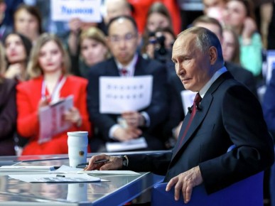 Путин: большинство законопроектов в России исходят от парламента