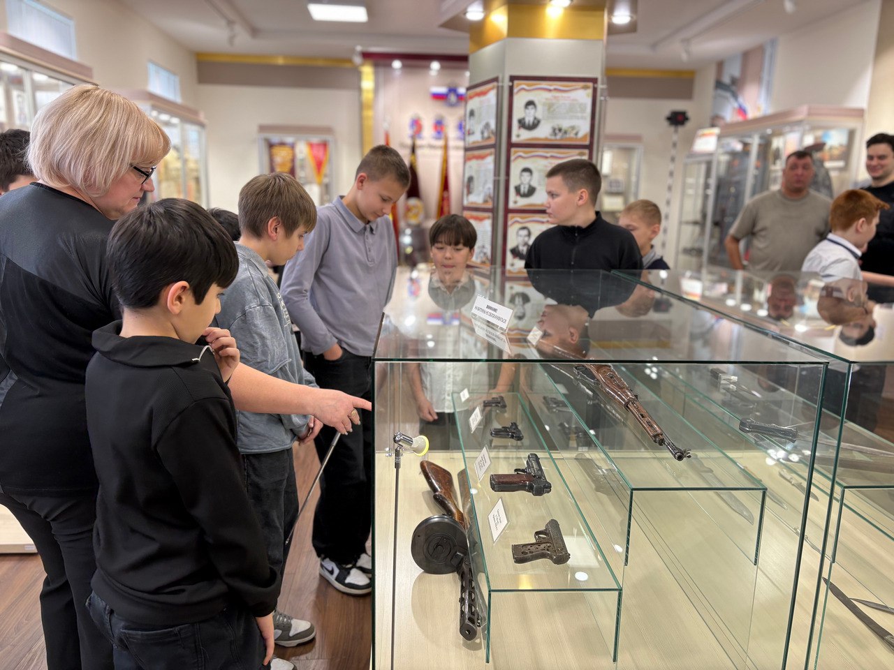 Ставропольские полицейские провели экскурсию для кадетов в музей органов внутренних дел Ставропольские полицейские провели экскурсию для кадетов в музей органов внутренних дел