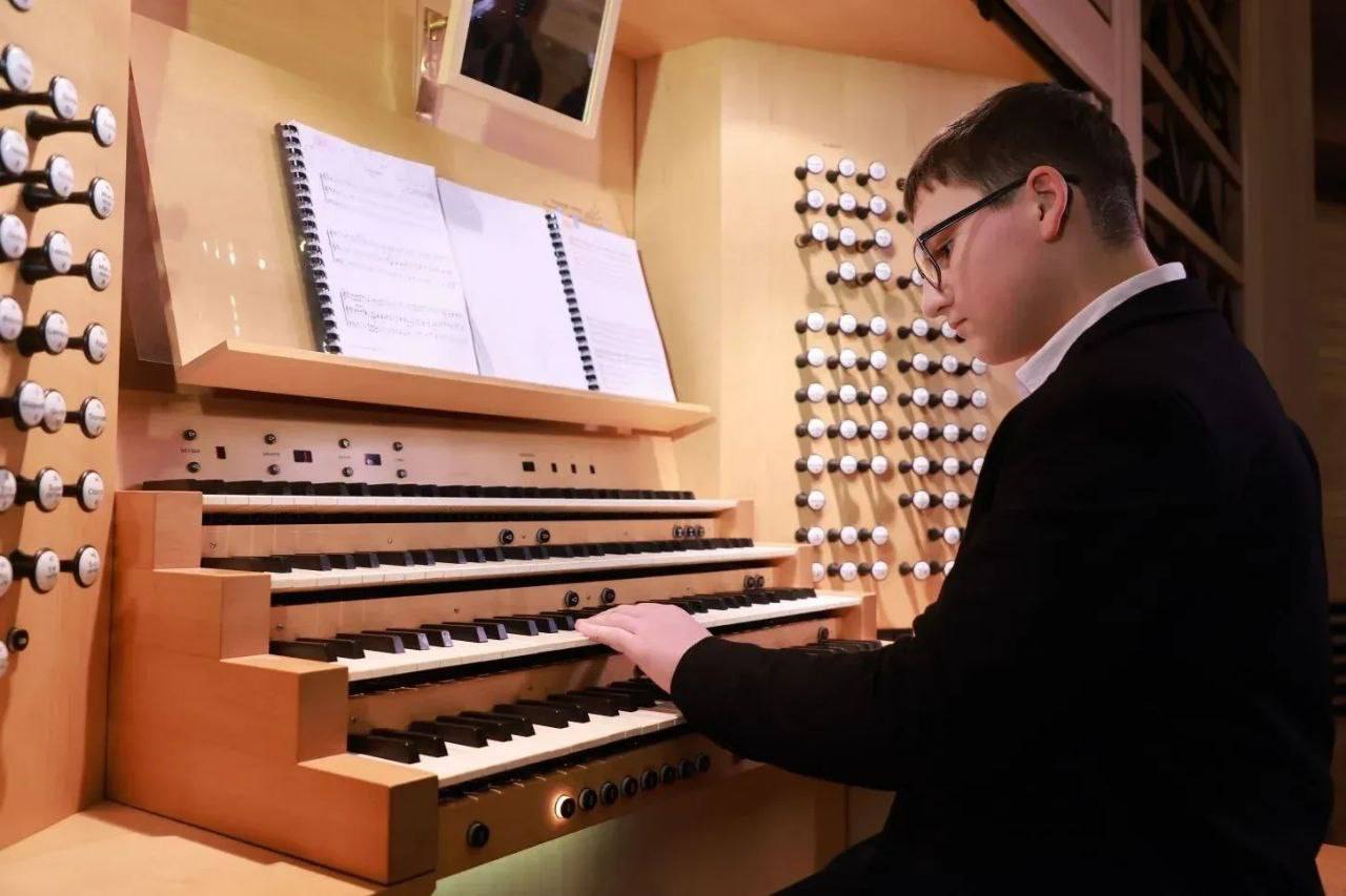 Ставропольский школьник встретился со знаменитым дирижером Владимиром Спиваковым Ставропольский школьник встретился со знаменитым дирижером Владимиром Спиваковым