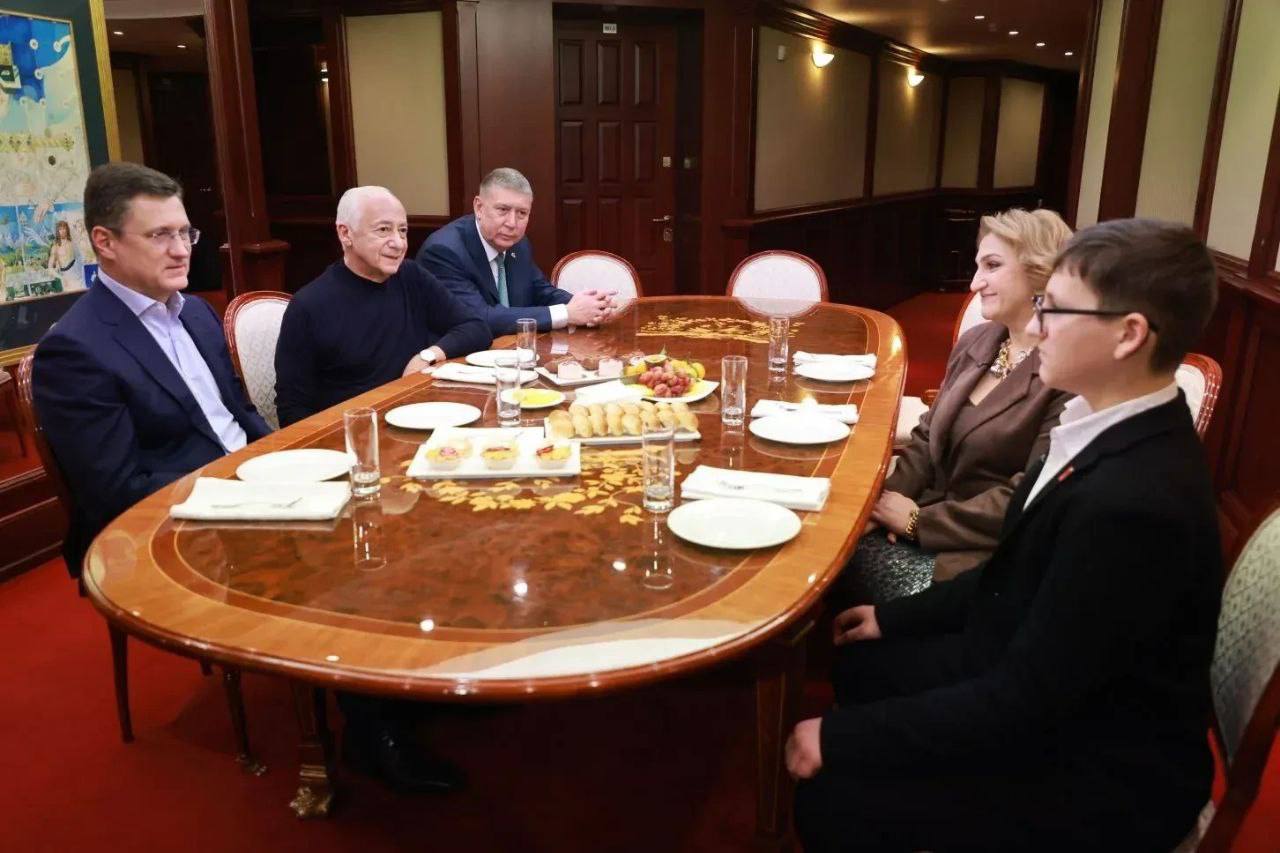 Ставропольский школьник встретился со знаменитым дирижером Владимиром Спиваковым Ставропольский школьник встретился со знаменитым дирижером Владимиром Спиваковым