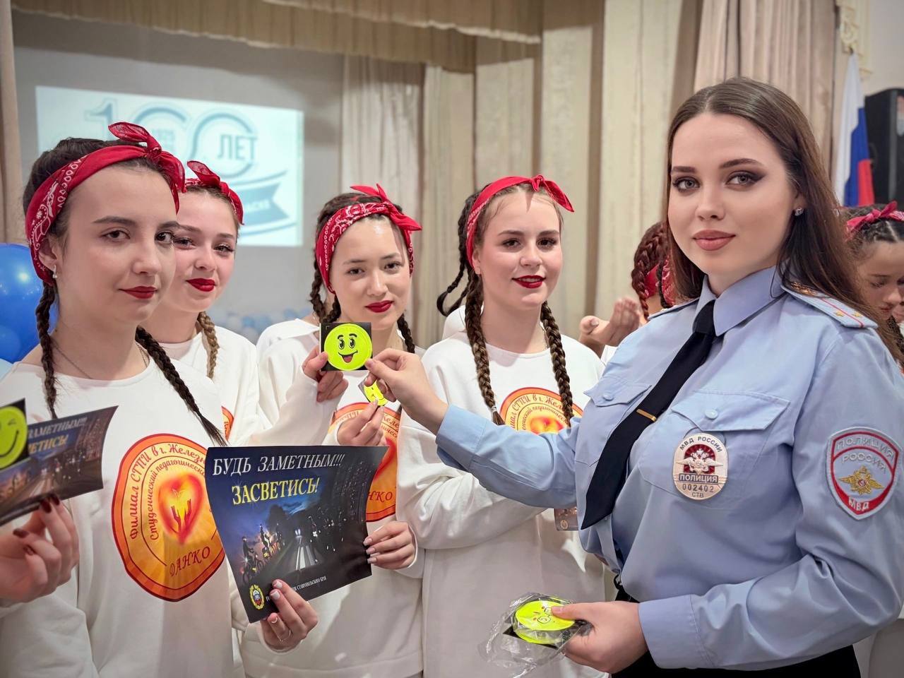 В преддверии Дня российского студенчества автоинспекторы участвуют в торжественных концертах, напоминая о важности соблюдения ПДД В преддверии Дня российского студенчества автоинспекторы участвуют в торжественных концертах, напоминая о важности соблюдения ПДД