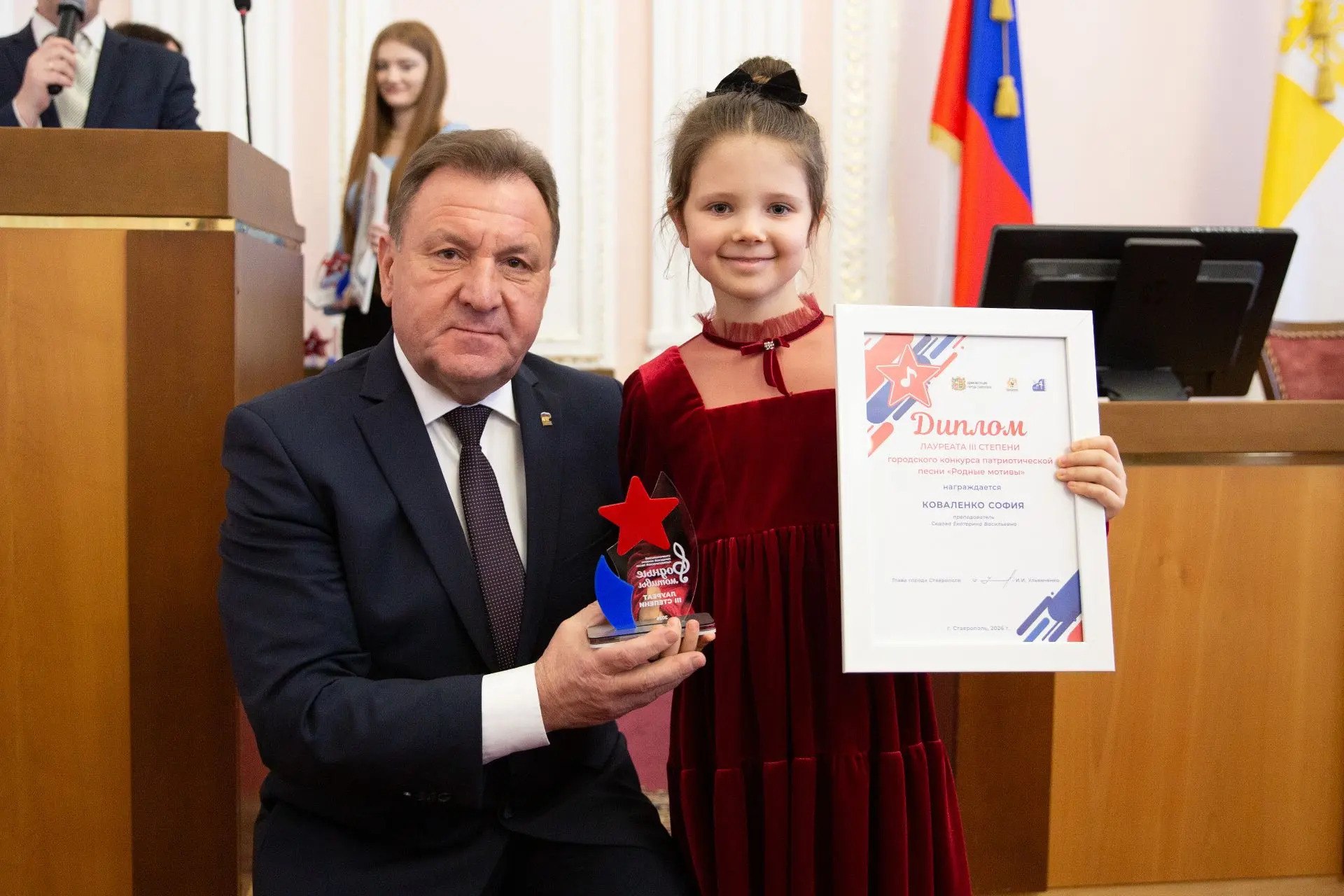 В Ставрополе наградили лауреатов конкурса патриотической песни «Родные мотивы» В Ставрополе наградили лауреатов конкурса патриотической песни «Родные мотивы»