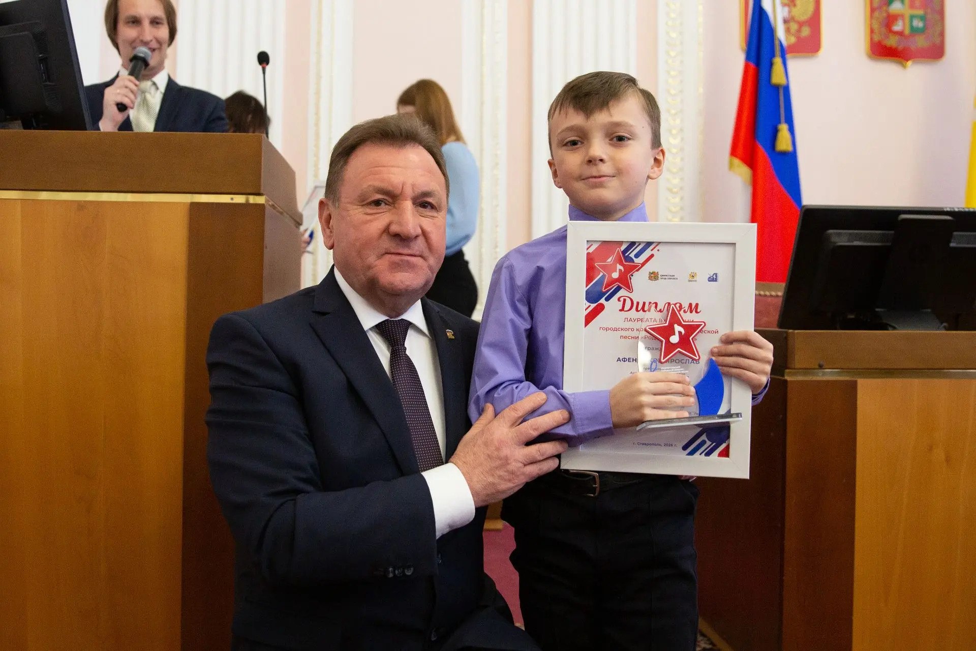 В Ставрополе наградили лауреатов конкурса патриотической песни «Родные мотивы» В Ставрополе наградили лауреатов конкурса патриотической песни «Родные мотивы»