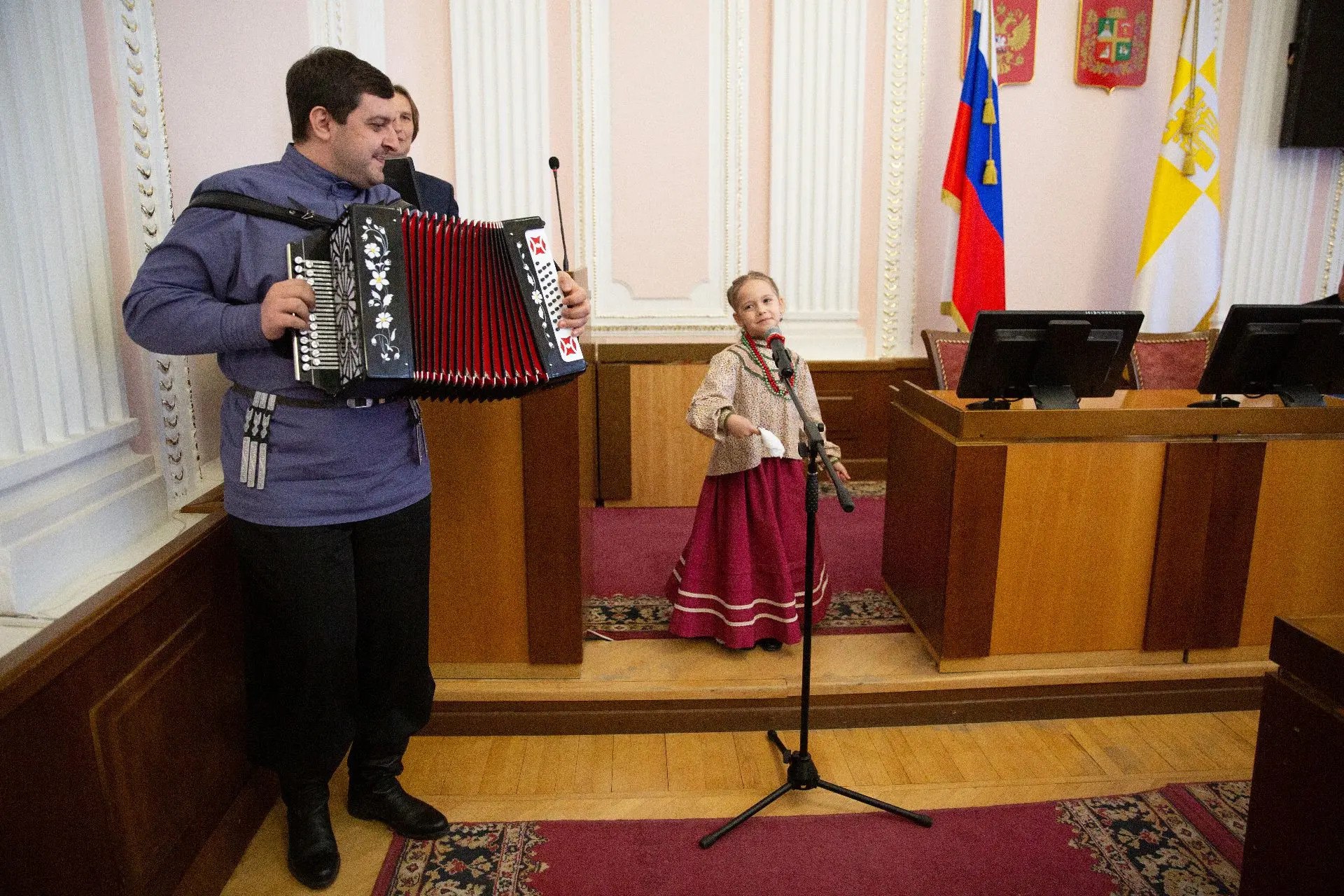 В Ставрополе наградили лауреатов конкурса патриотической песни «Родные мотивы» В Ставрополе наградили лауреатов конкурса патриотической песни «Родные мотивы»