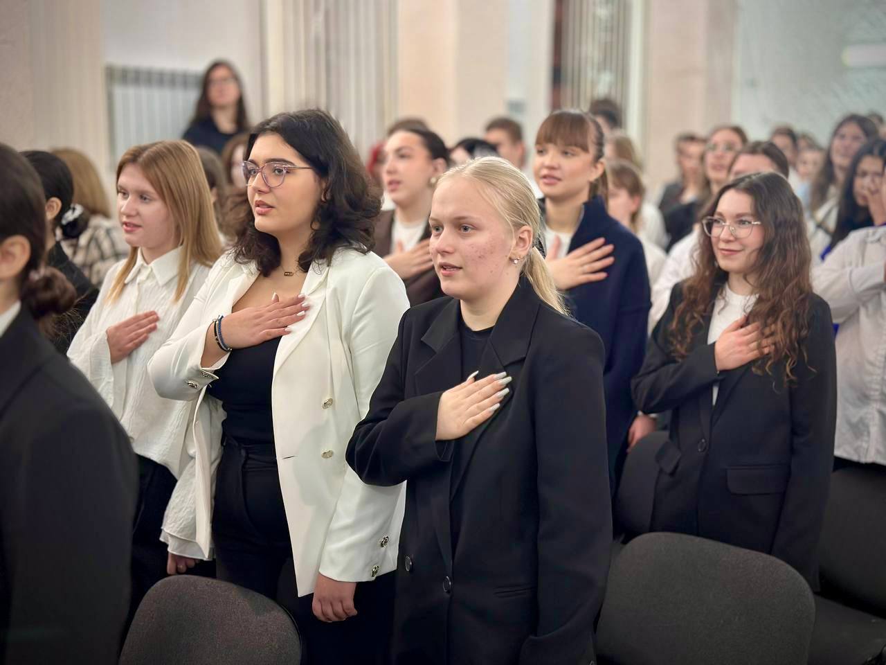 В преддверии Дня российского студенчества автоинспекторы участвуют в торжественных концертах, напоминая о важности соблюдения ПДД В преддверии Дня российского студенчества автоинспекторы участвуют в торжественных концертах, напоминая о важности соблюдения ПДД