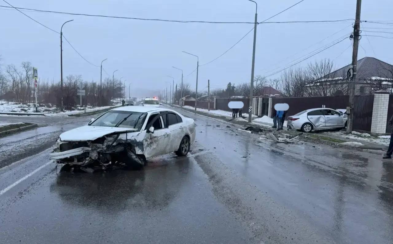 В Изобильненском округе в результате столкновения двух автомобилей пострадали 4 человека