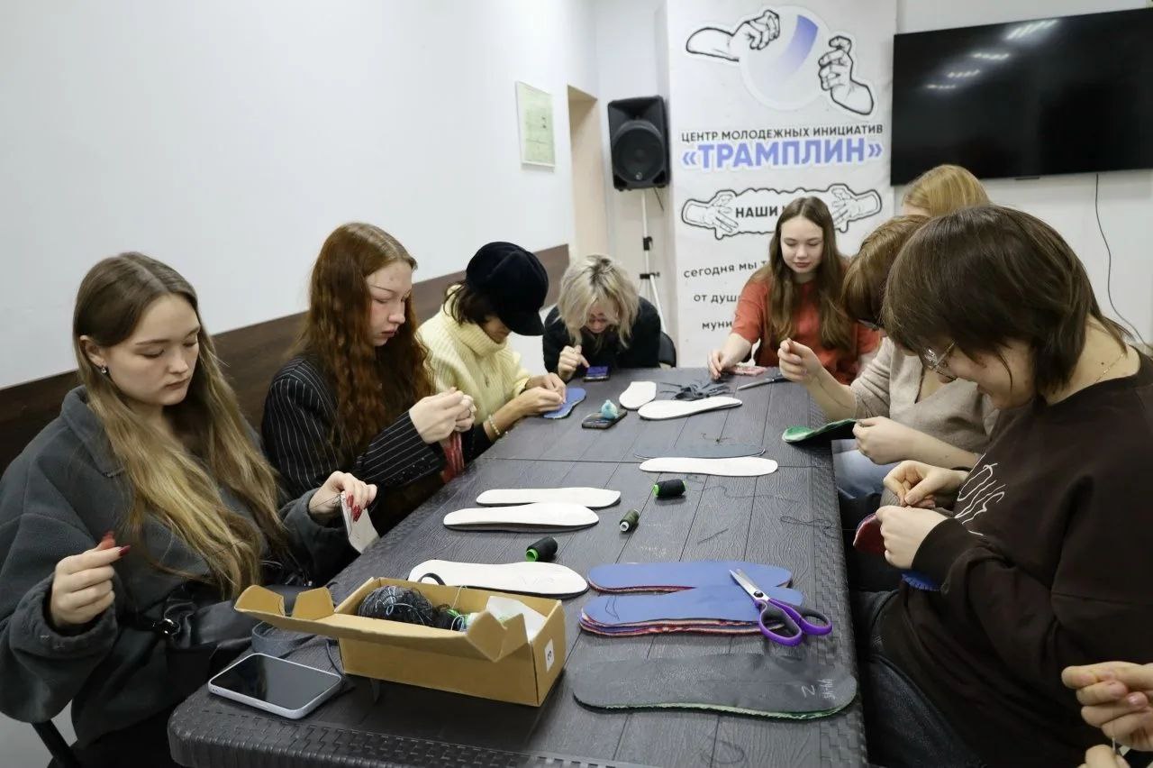 Более 200 ставропольцев поддержали участников СВО в патриотических мастерских Более 200 ставропольцев поддержали участников СВО в патриотических мастерских