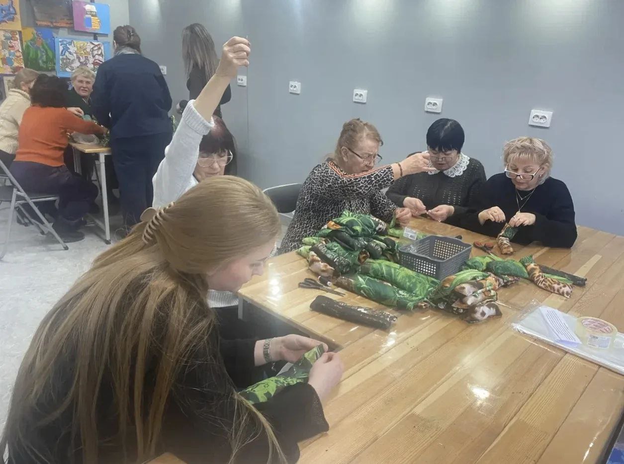 Более 200 ставропольцев поддержали участников СВО в патриотических мастерских Более 200 ставропольцев поддержали участников СВО в патриотических мастерских