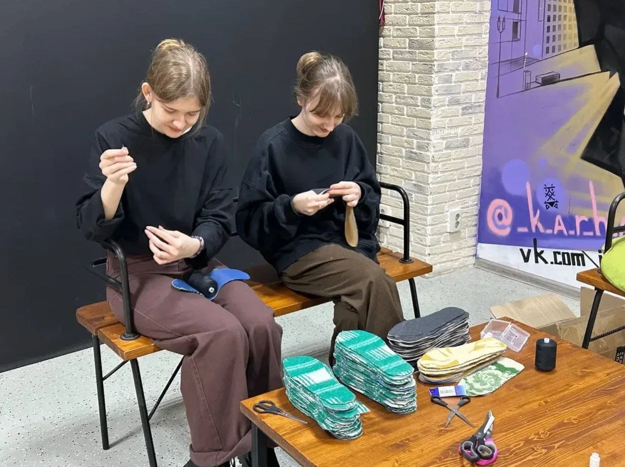 Более 200 ставропольцев поддержали участников СВО в патриотических мастерских Более 200 ставропольцев поддержали участников СВО в патриотических мастерских