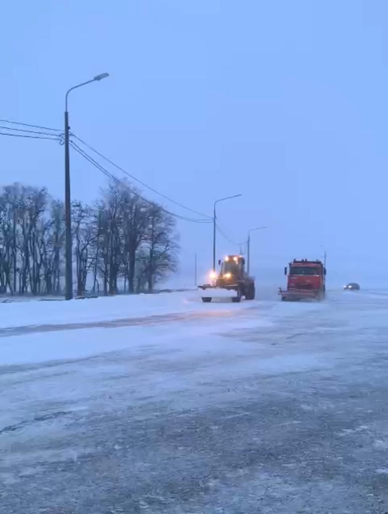 Дороги Ставрополья убирают 420 снегоуборочных машин
