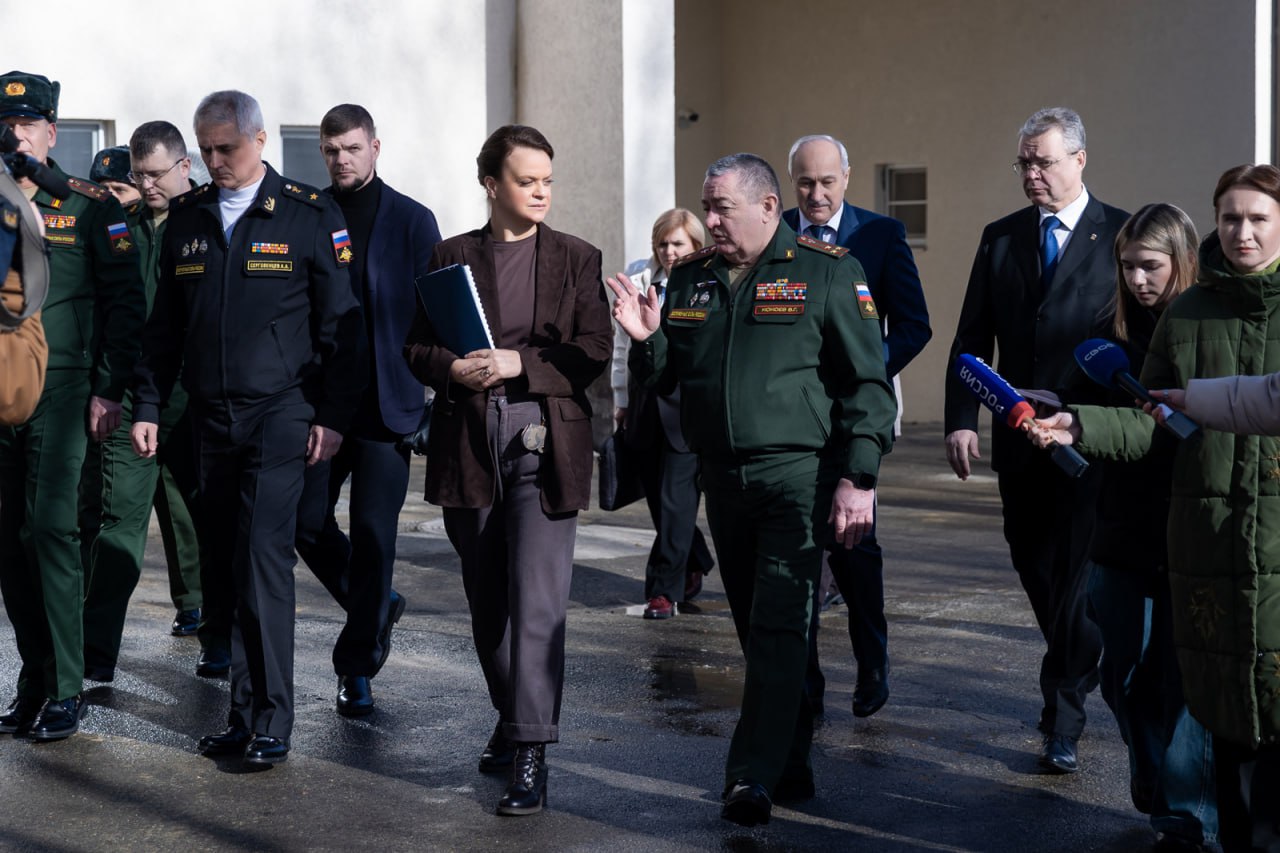 Минобороны России: Статс-секретарь – заместитель Министра обороны РФ Анна Цивилева проверила организацию предоставления мер социальной поддержки и медицинской помощи военнослужащим и членам их семей в ходе рабочей поездки в... Минобороны России: Статс-секретарь – заместитель Министра обороны РФ Анна Цивилева проверила организацию предоставления мер социальной поддержки и медицинской помощи военнослужащим и членам их семей в ходе рабочей поездки в...