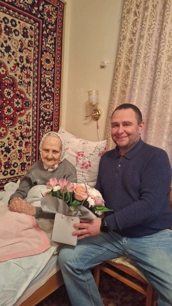 В Ессентуках чествуют с 97-летием труженицу тыла В Ессентуках чествуют с 97-летием труженицу тыла