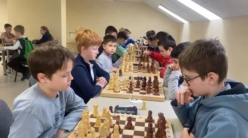 В шахматном клубе "Гамбит" Ставрополя состоялся турнир "Кубок ШК Гамбит", в котором приняли участие более 90 спортсменов из Ставрополя и районов края