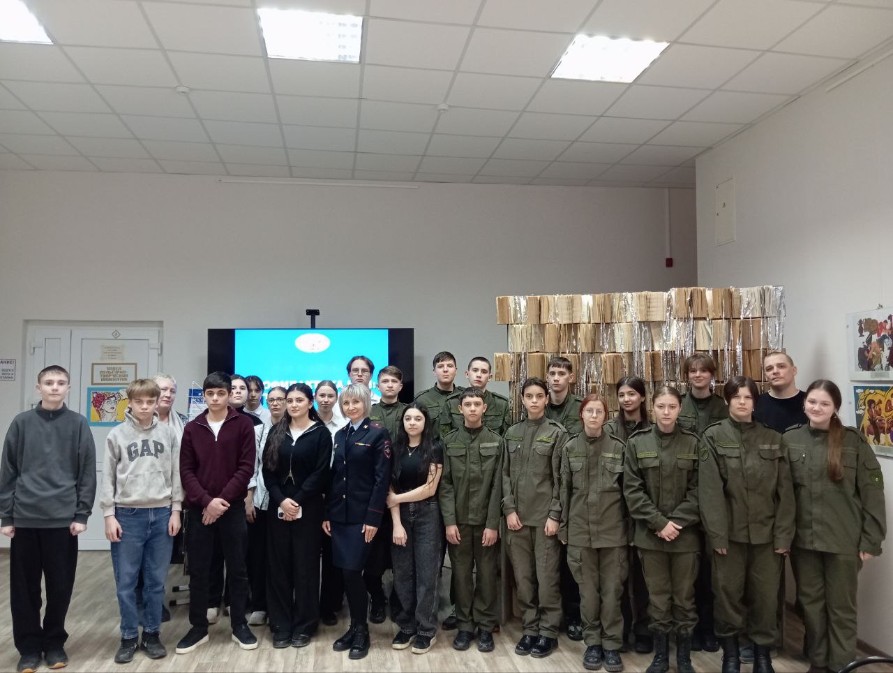 Ставропольские полицейские провели антинаркотическое лото для учащихся кадетского класса Ставропольские полицейские провели антинаркотическое лото для учащихся кадетского класса