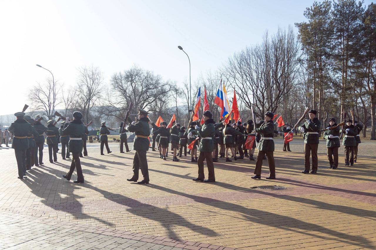Дмитрий Ворошилов: Наши юнармейцы почётного караула Поста №1 перед началом мероприятия представили плац-парад, который, уверен, надолго останется в памяти у всех участников форума Дмитрий Ворошилов: Наши юнармейцы почётного караула Поста №1 перед началом мероприятия представили плац-парад, который, уверен, надолго останется в памяти у всех участников форума