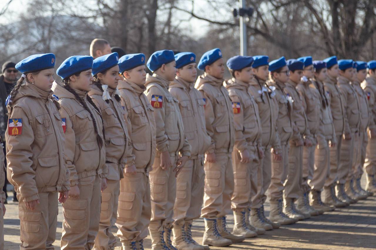 Дмитрий Ворошилов: Наши юнармейцы почётного караула Поста №1 перед началом мероприятия представили плац-парад, который, уверен, надолго останется в памяти у всех участников форума Дмитрий Ворошилов: Наши юнармейцы почётного караула Поста №1 перед началом мероприятия представили плац-парад, который, уверен, надолго останется в памяти у всех участников форума