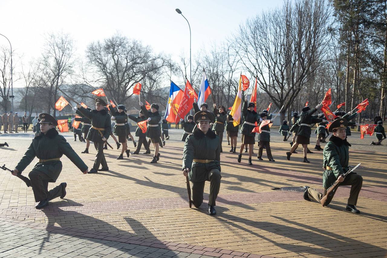 Дмитрий Ворошилов: Наши юнармейцы почётного караула Поста №1 перед началом мероприятия представили плац-парад, который, уверен, надолго останется в памяти у всех участников форума Дмитрий Ворошилов: Наши юнармейцы почётного караула Поста №1 перед началом мероприятия представили плац-парад, который, уверен, надолго останется в памяти у всех участников форума