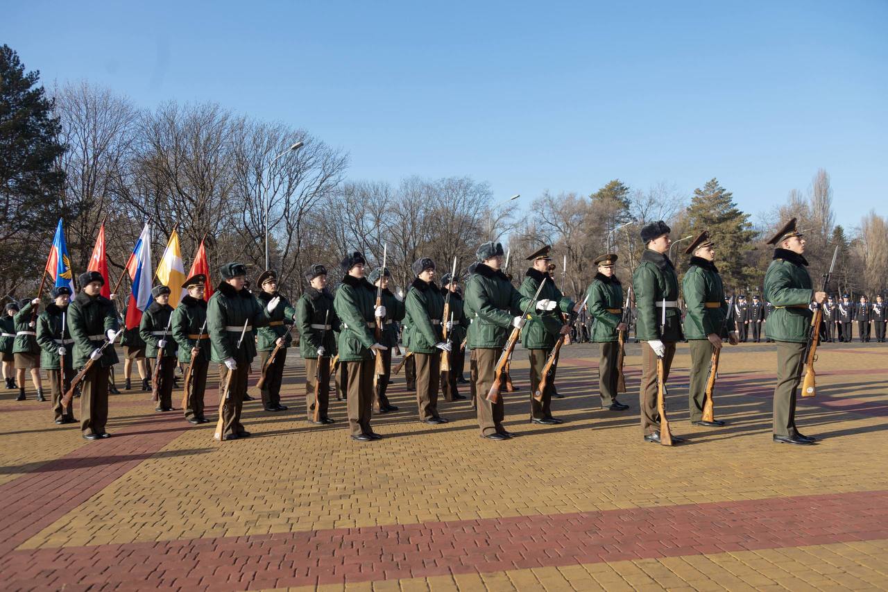 Дмитрий Ворошилов: Наши юнармейцы почётного караула Поста №1 перед началом мероприятия представили плац-парад, который, уверен, надолго останется в памяти у всех участников форума Дмитрий Ворошилов: Наши юнармейцы почётного караула Поста №1 перед началом мероприятия представили плац-парад, который, уверен, надолго останется в памяти у всех участников форума