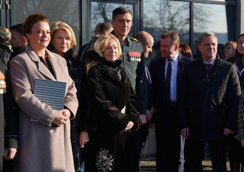 Дмитрий Ворошилов: Наши юнармейцы почётного караула Поста №1 перед началом мероприятия представили плац-парад, который, уверен, надолго останется в памяти у всех участников форума Дмитрий Ворошилов: Наши юнармейцы почётного караула Поста №1 перед началом мероприятия представили плац-парад, который, уверен, надолго останется в памяти у всех участников форума