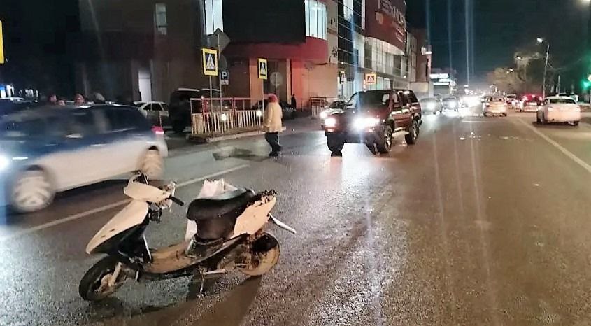 В Пятигорске в автоаварии пострадал водитель скутера не имеющий водительских прав В Пятигорске в автоаварии пострадал водитель скутера не имеющий водительских прав