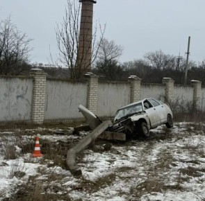 В Советском округе нетрезвая автоледи наехала на опору ЛЭП