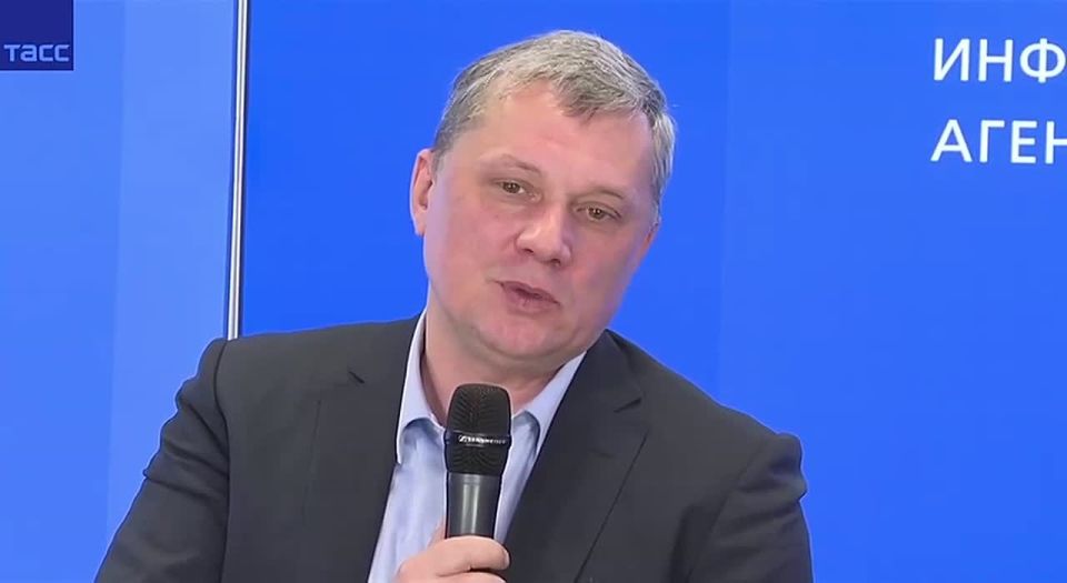 Дмитрий Ворошилов: В ходе пресс-конференции в ТАСС -Кавказ поступило предложение - присваивать наименования новым мостам, которые строятся взамен аварийных: мосту на проспекте Советской Армии и строящемуся мосту на проспекте...