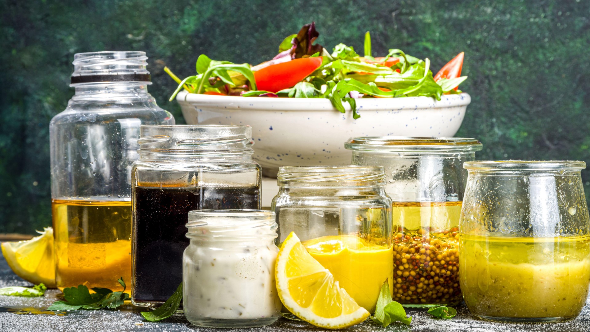 Даже не заметите его отсутствия: чем заменить оливковое масло в салатах