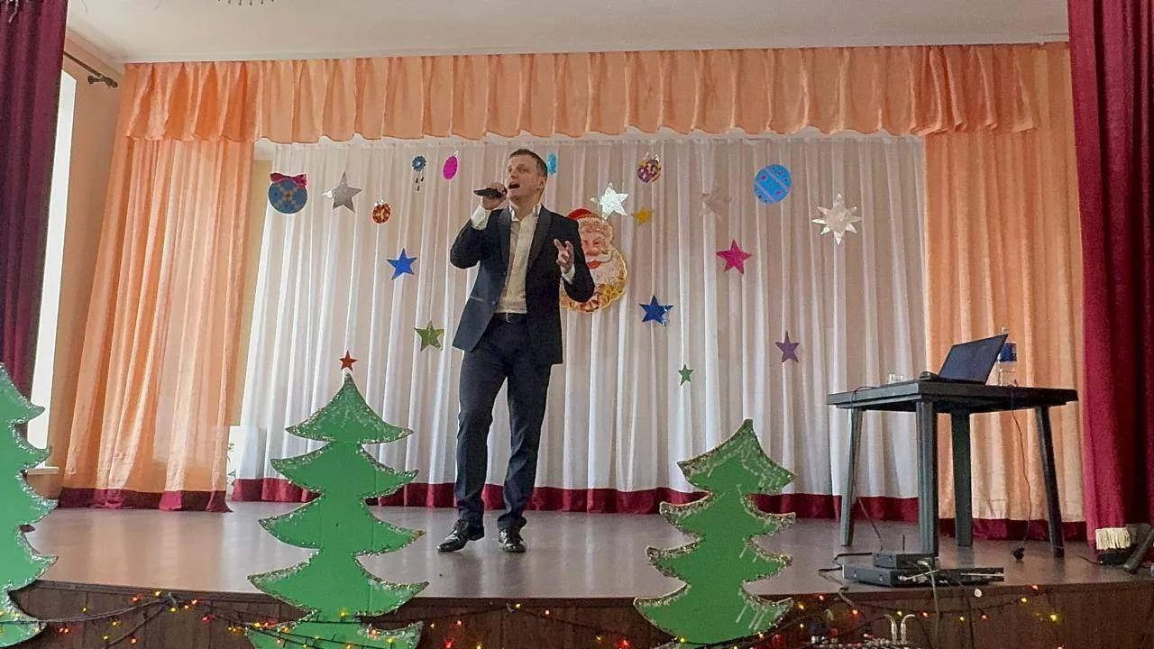 Волонтёры из Пятигорска совершили поездку в Луганскую Народную Республику, чтобы подарить детям настоящий зимний праздник Волонтёры из Пятигорска совершили поездку в Луганскую Народную Республику, чтобы подарить детям настоящий зимний праздник