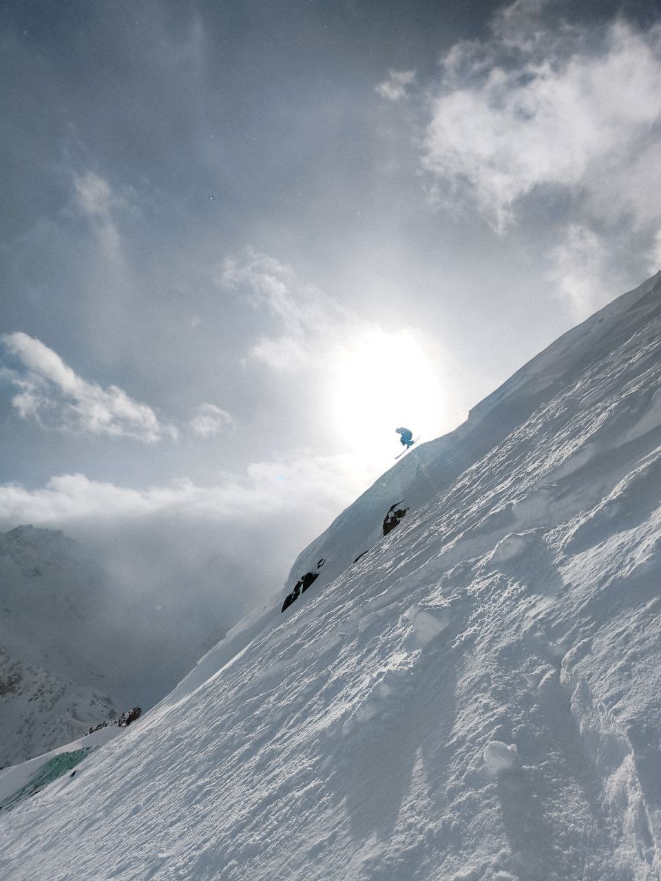 На Эльбрусе туристов предупреждают о возможном сходе лавины