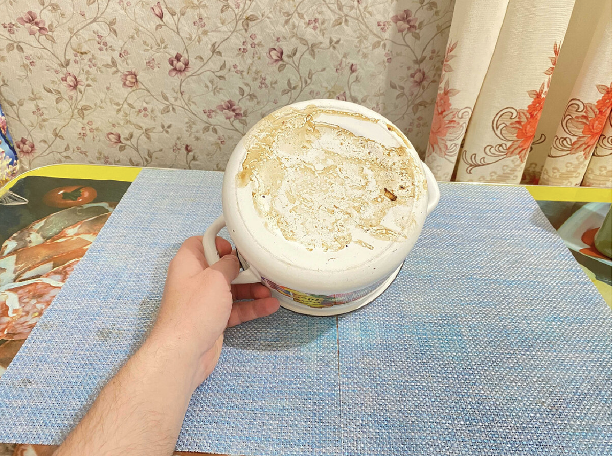 Уникальный метод, который поможет очистить кастрюлю за считанные минуты
