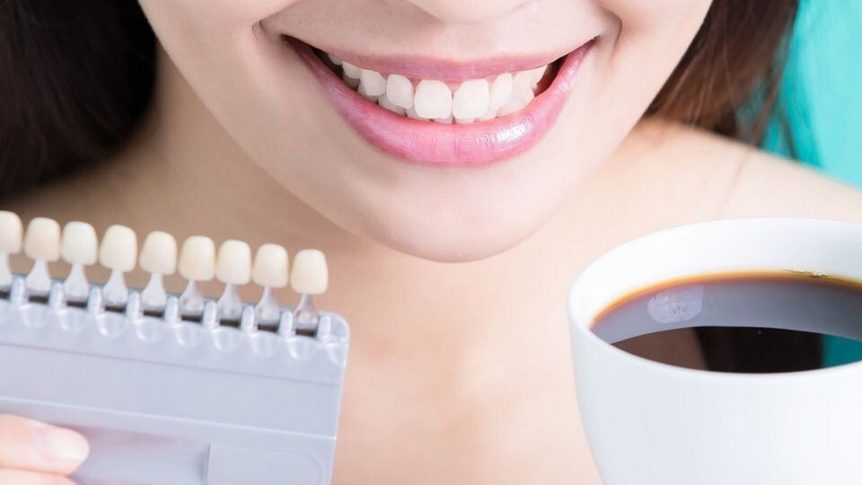Как ухаживать за зубами, если вы пьёте много кофе