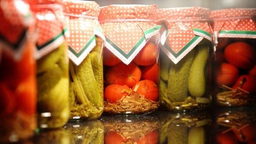 Как защитить закатки от плесени: советы эксперта