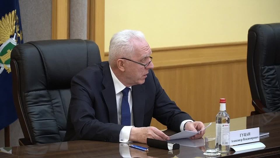 Александр Гуцан в Ессентуках представил коллективу Главного управления Генпрокуратуры России по СКФО и ЮФО своего заместителя Сергея Бажутова