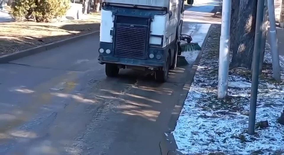 Дмитрий Ворошилов: Тепло вернулось, вернулась и уборка дорог
