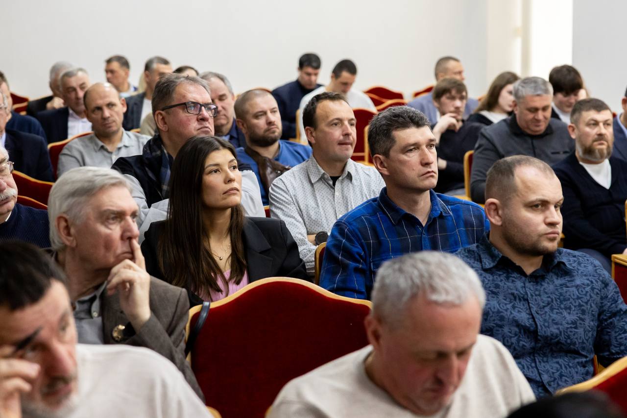 В Правительстве края состоялось заседание круглого стола с руководителями аккредитованных региональных спортивных федераций В Правительстве края состоялось заседание круглого стола с руководителями аккредитованных региональных спортивных федераций