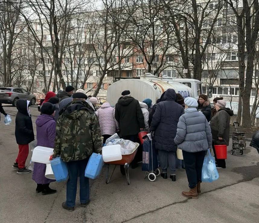 Дмитрий Ворошилов: Уважаемые пятигорчане!. Подвоз воды осуществляется автоцистернами по заявкам в диспетчерскую службу ПТП Пятигорское по телефонам 33-26-60 и 33-06-28