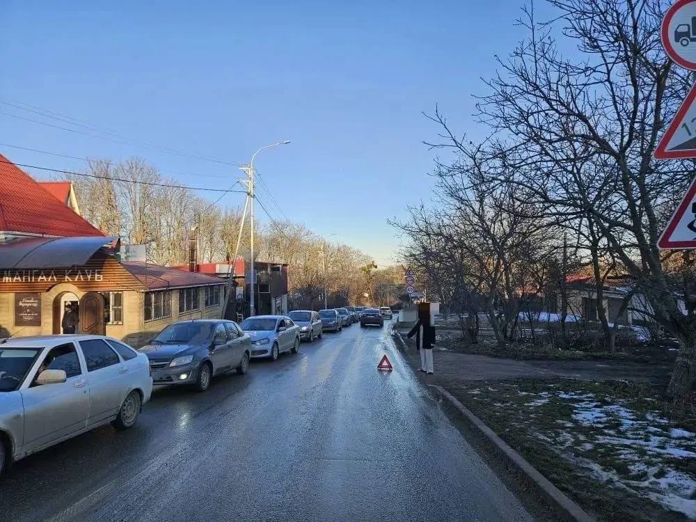 В Ставрополе школьница перебегала дорогу и попала в ДТП